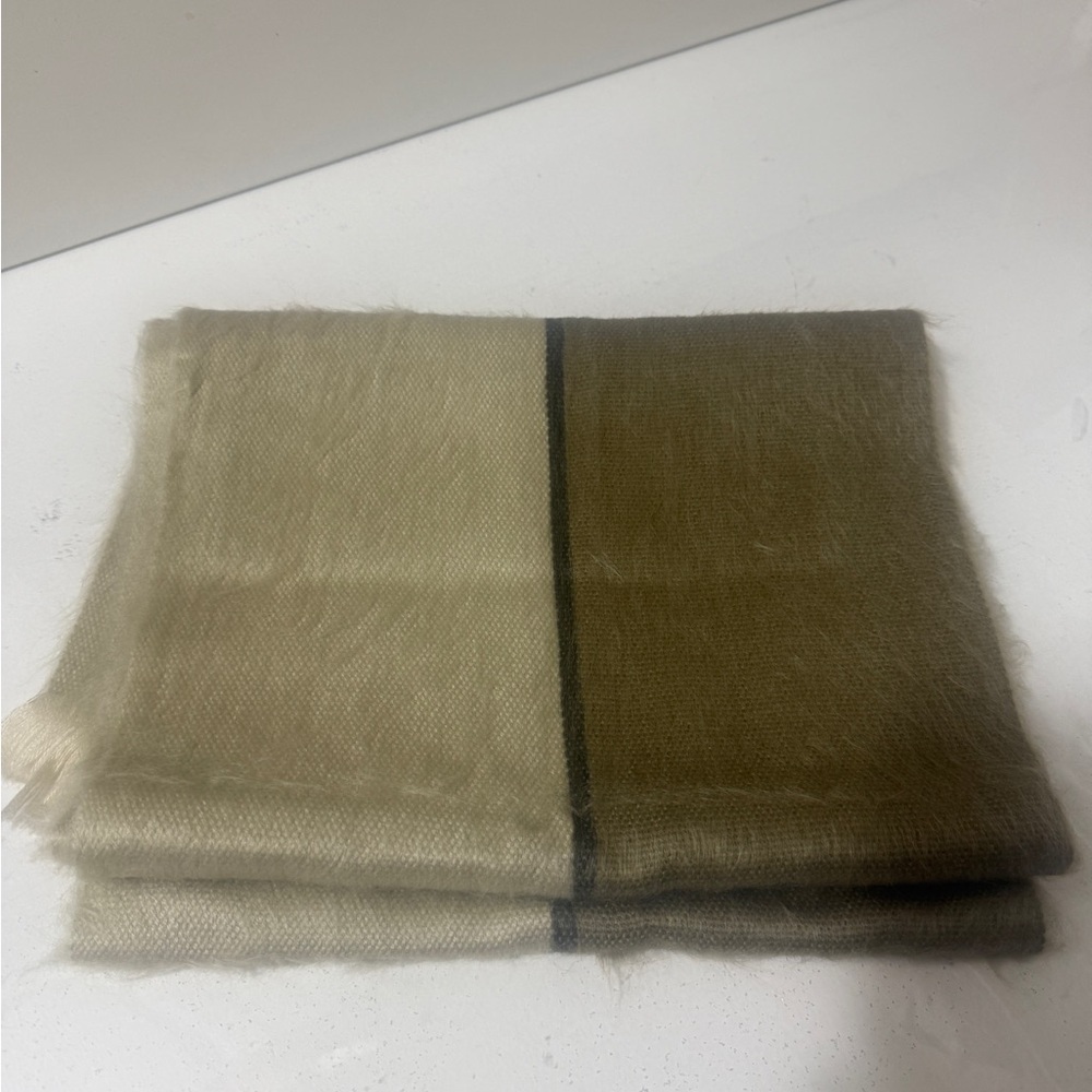 Alpaca blend scarf, Shupaca, two-tone beige and olive green Lightweight Two-Tone